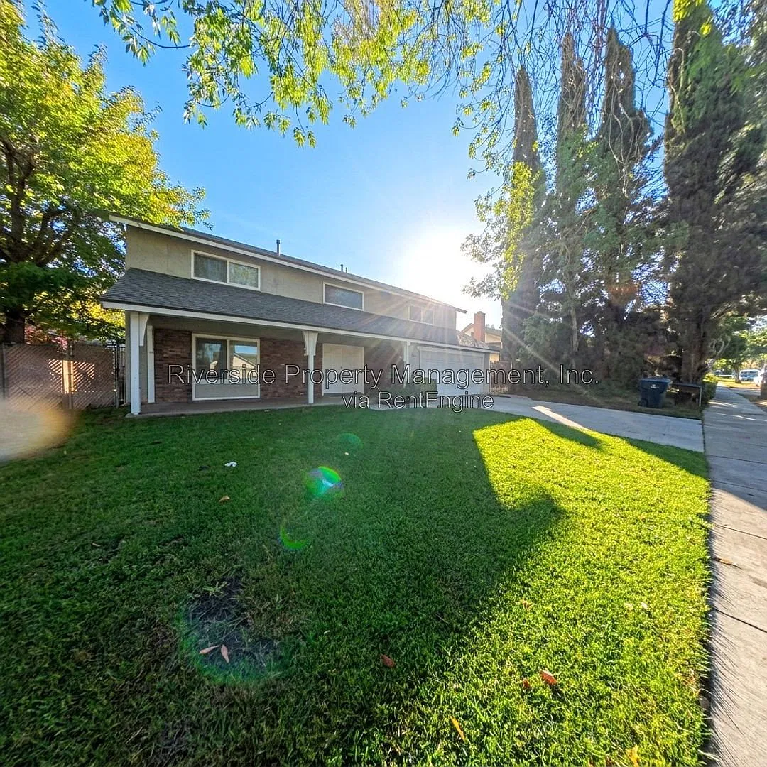 4 bed, 2.5 bath, 2202 sqft, $3,295 — Photo 4
