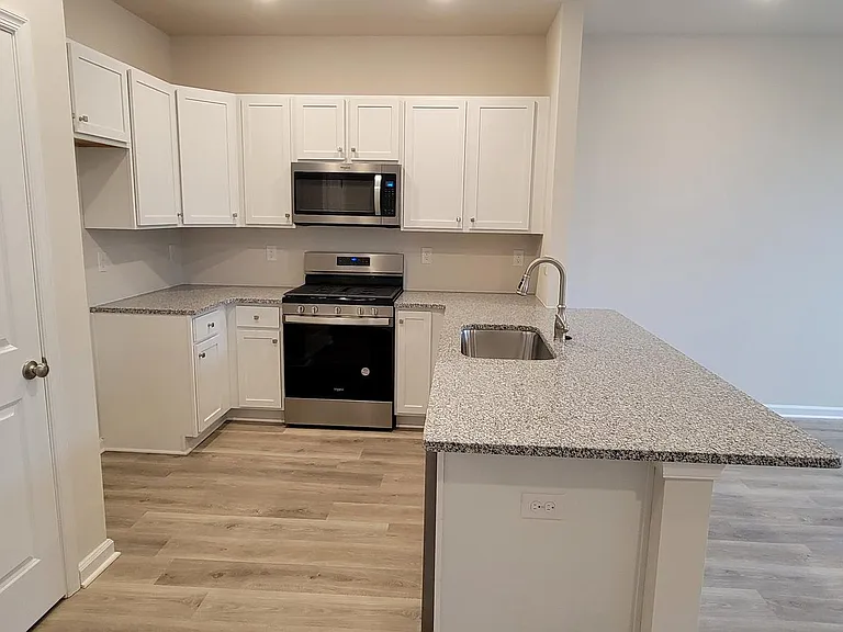 4 Elliot Ln — Photo 4