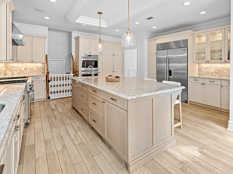 98 Spring Pond Ln — Photo 8