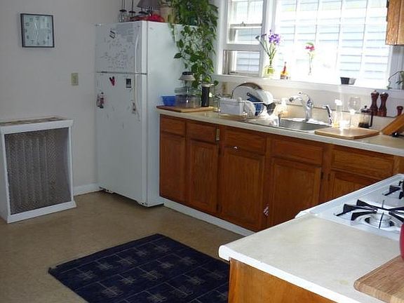 4th image of 23 Tufts St #2R