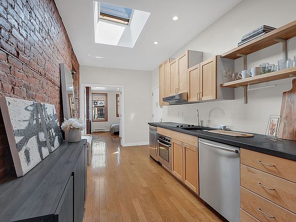 3rd image of 217 E 5th St APT 8