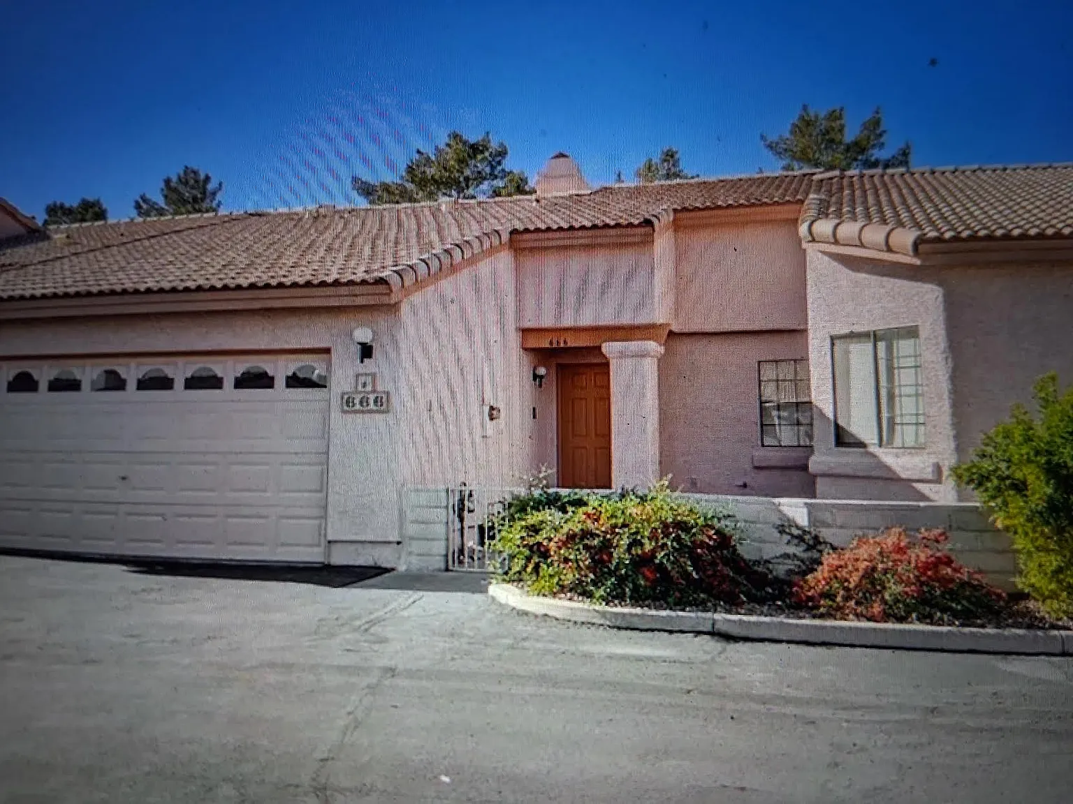 3 bed, 1700 sqft, $1,925 — Photo 1