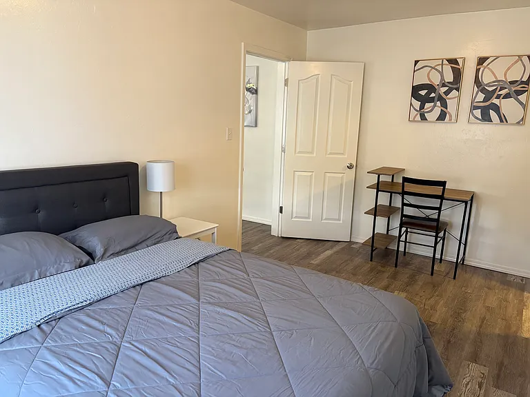 1717 Main St #10 — Photo 6