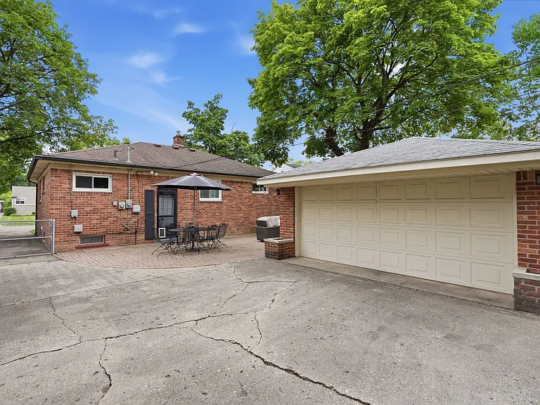 1132 Hickory Ave — Photo 35