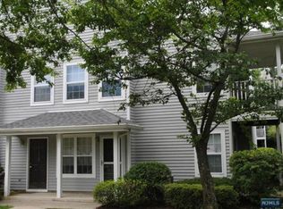 1111 Devon Ct, Mahwah, NJ 07430