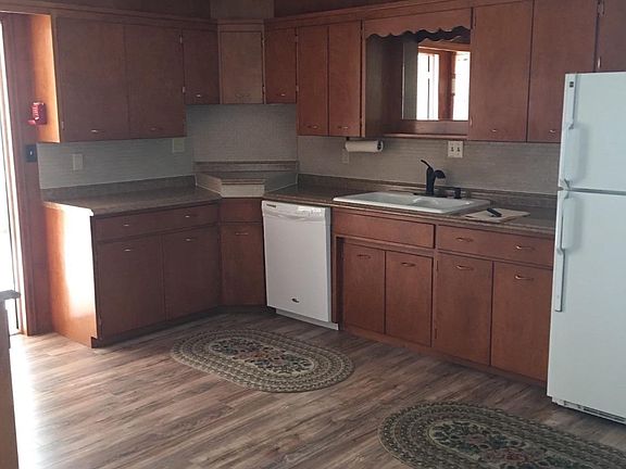 4th image of 611 Woods Dr