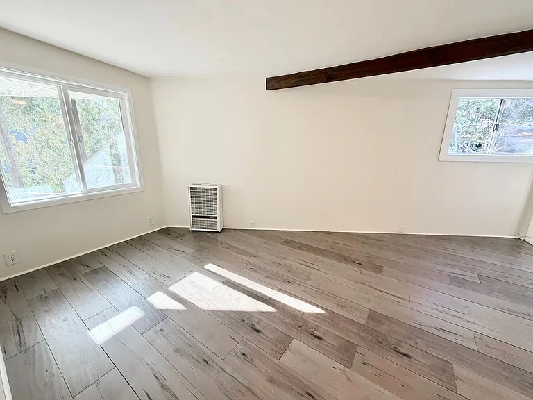 345 Crane Blvd — Photo 15