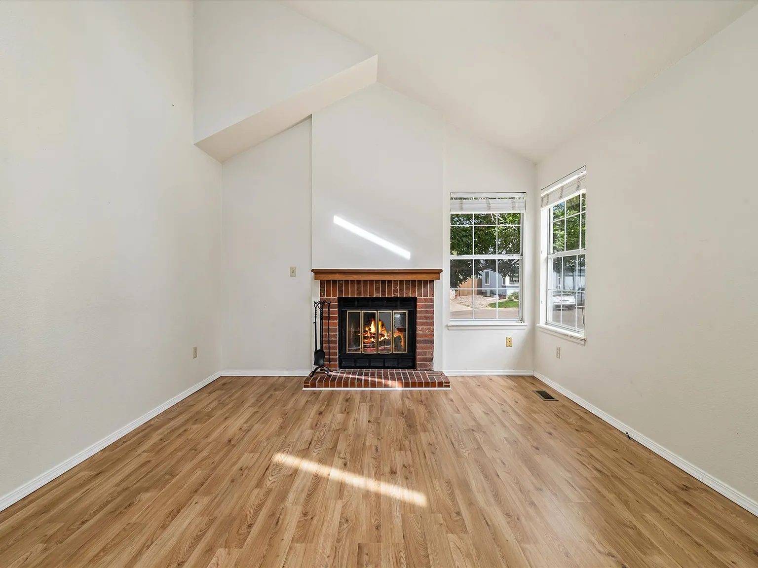 3 bed, 1256 sqft, $2,900 — Photo 3