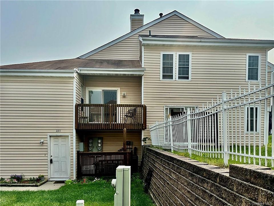 2211 Whispering Hills Dr, Chester, NY 10918 Zillow
