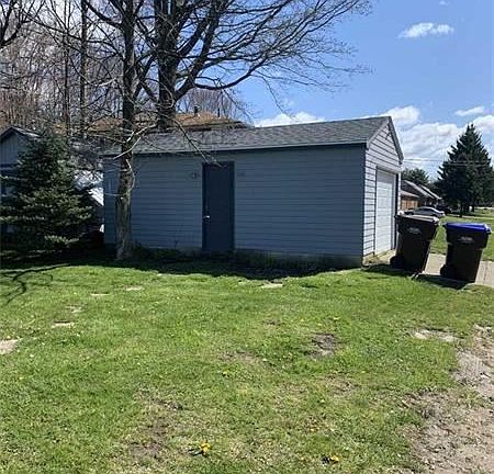 3rd image of 534 N Buhl Farm Dr