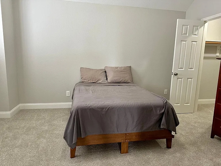 2050 Garden Crest Dr — Photo 13