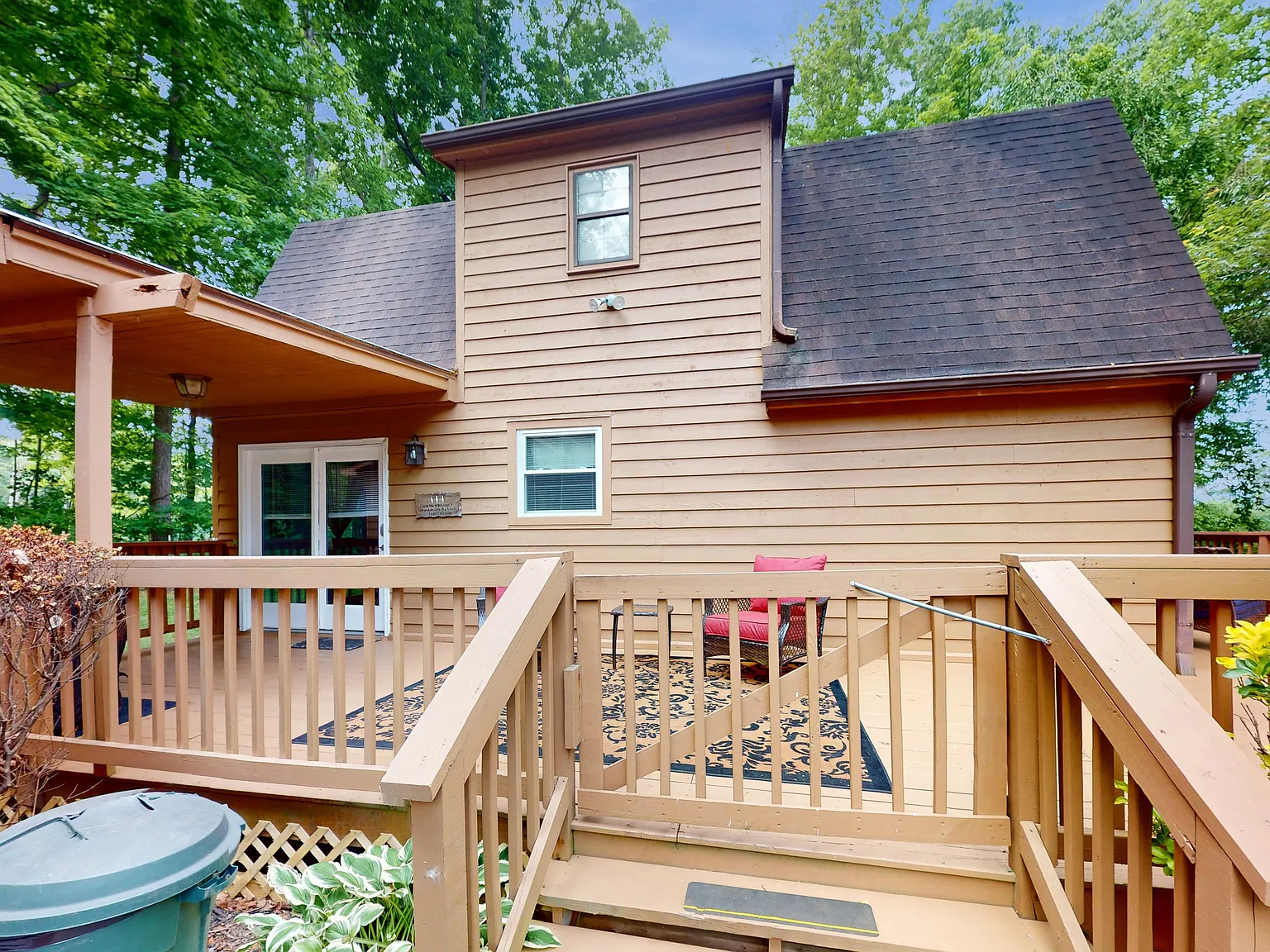 247 Lakeview Ln — Photo 1