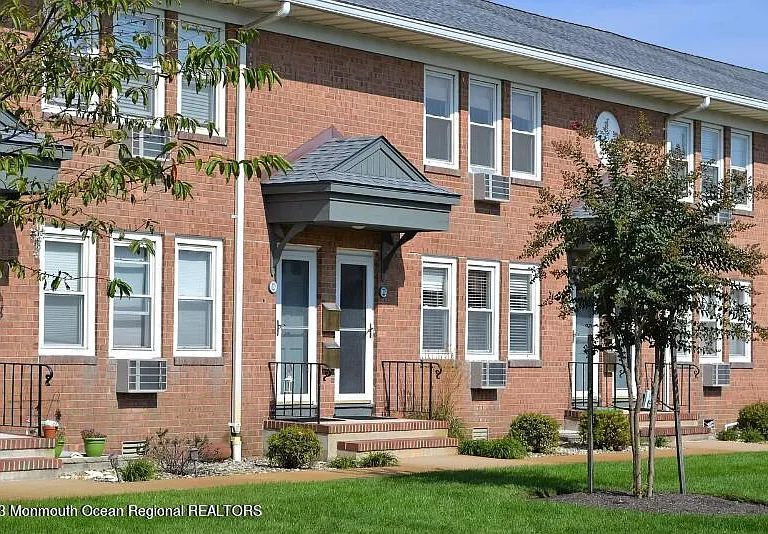 310 Maryland Ave #33B — Photo 2