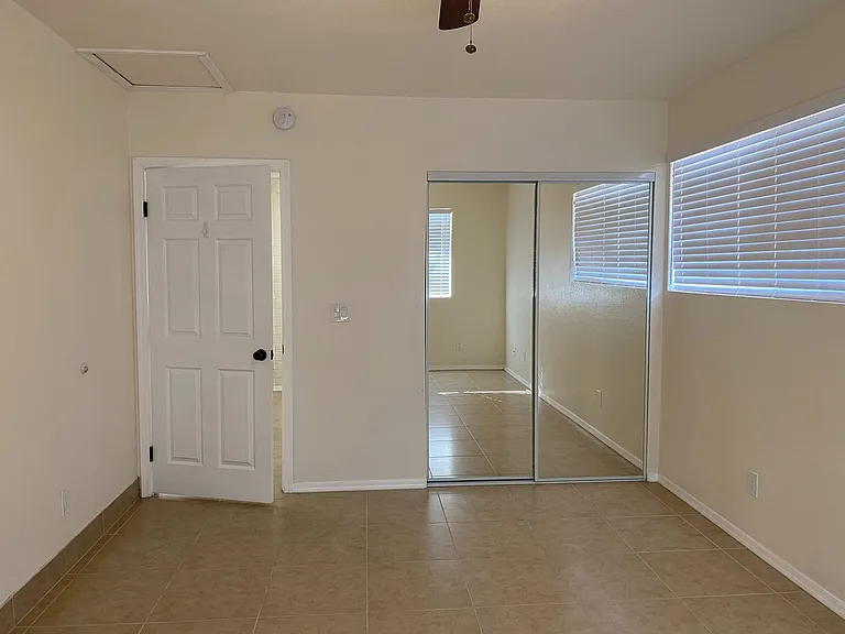 2737 Lillie Ave — Photo 5