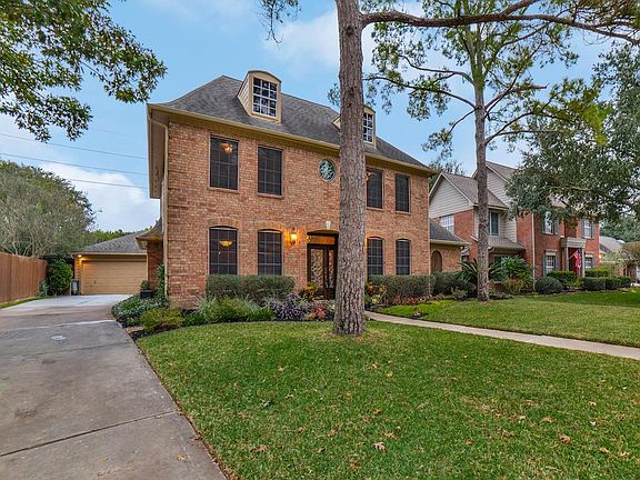 2nd image of 15826 Sweetwater Creek Dr