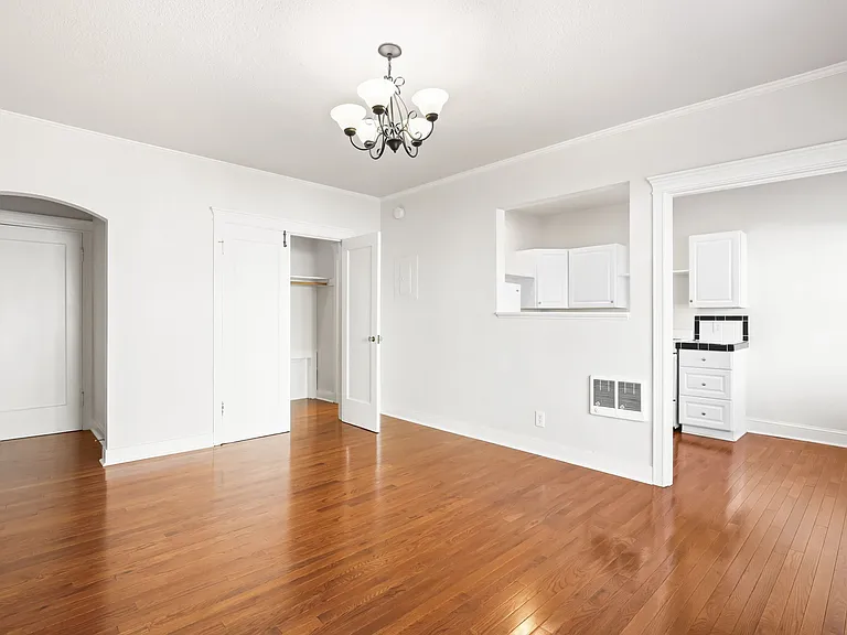 Amber Court Apartments — Photo 6