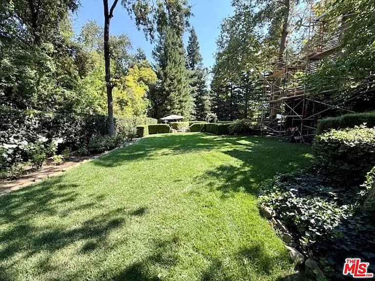 530 Hawthorn Rd — Photo 21