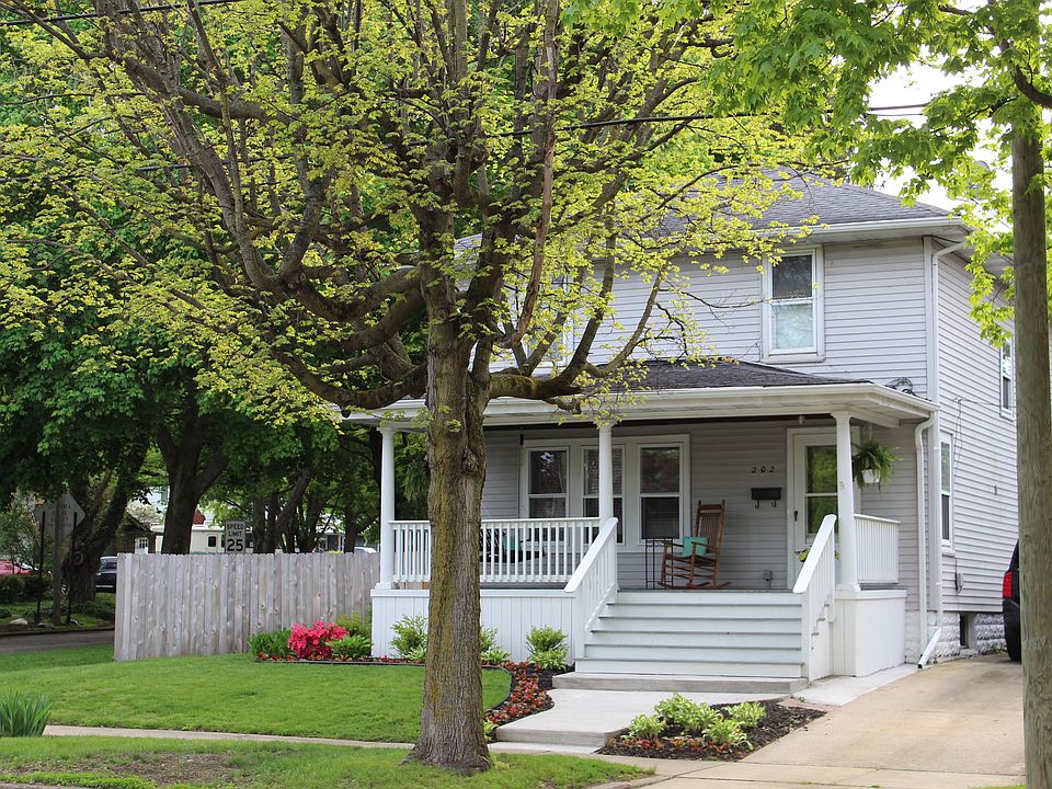 1st image of 202 N Lincoln Ave
