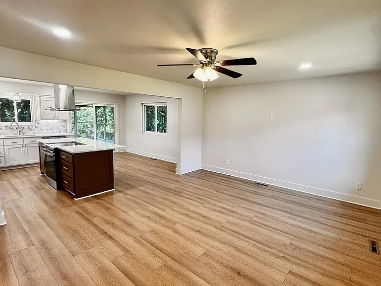 14911 Dutchmans Dr — Photo 2