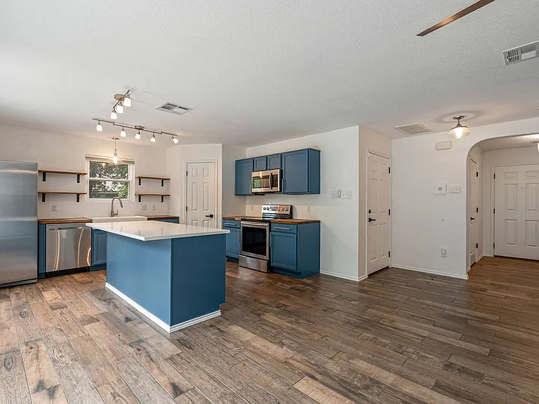 7107 Leppke Cv — Photo 5