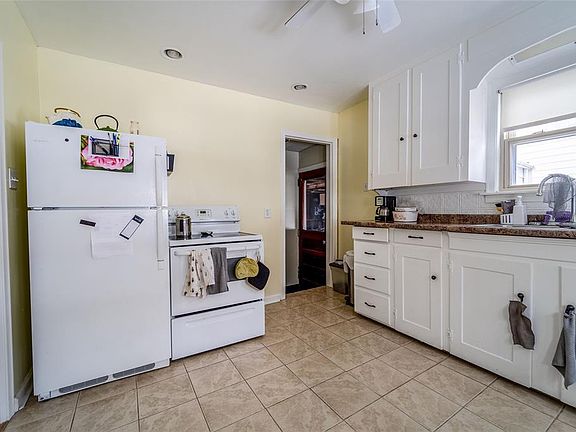 4th image of 529 Woodford Ave