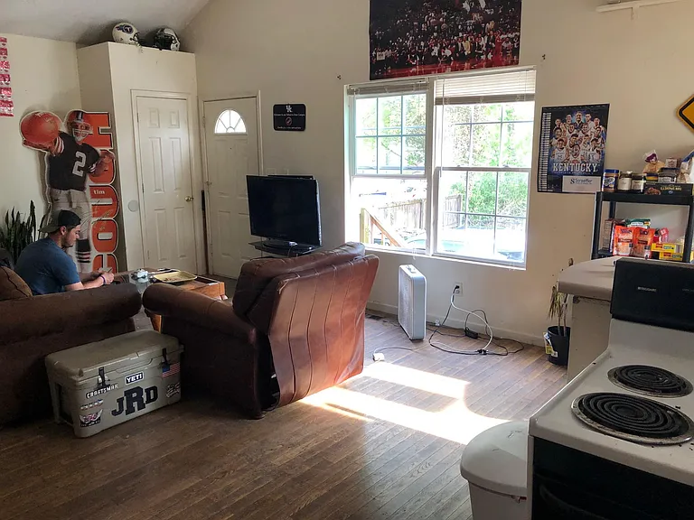 219 University Ave #B — Photo 8