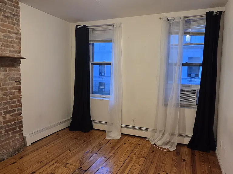 191 Montgomery St #2 — Photo 9