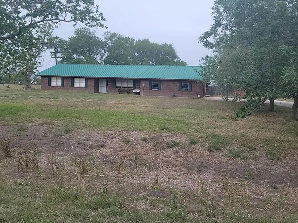 204 Meadowview Dr, El Campo, TX 77437
