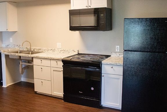 3rd image of 1404 Lee Dr #1