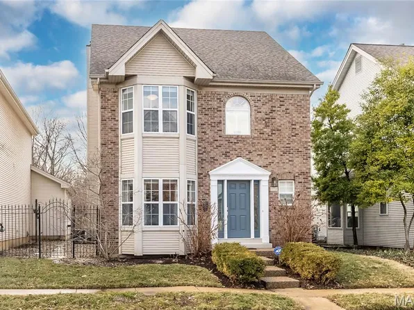 971 Barnard College Ln, Saint Louis, MO 63130