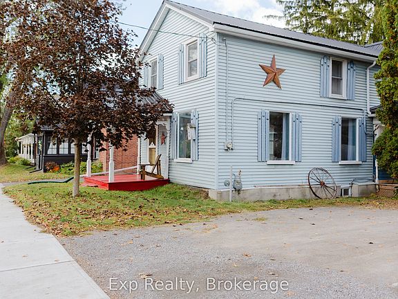 3rd image of 112 Front St W