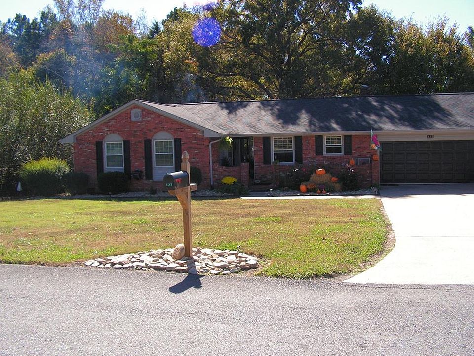 1st image of 137 Oakwood Dr