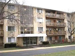 2222 S Goebbert Rd UNIT 452, Arlington Heights, IL 60005