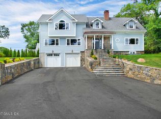 30 Cognewaugh Rd, Cos Cob, CT 06807