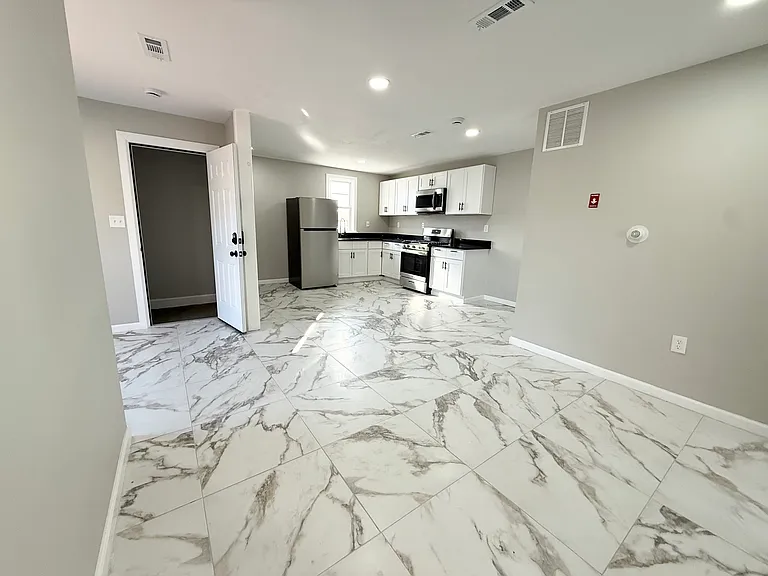 41 Howe St #2 — Photo 5
