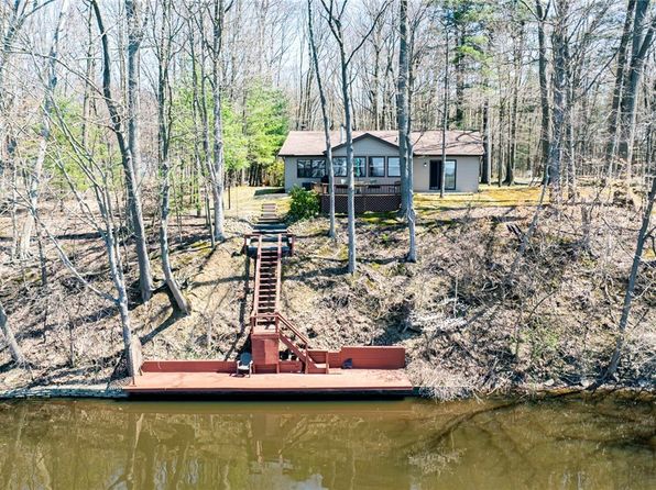 1135 Lake Vue Dr, Roaming Shores, OH 44085