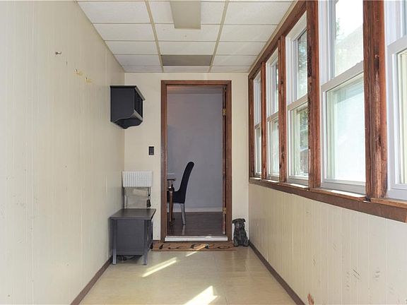 2nd image of 146 Bouck St