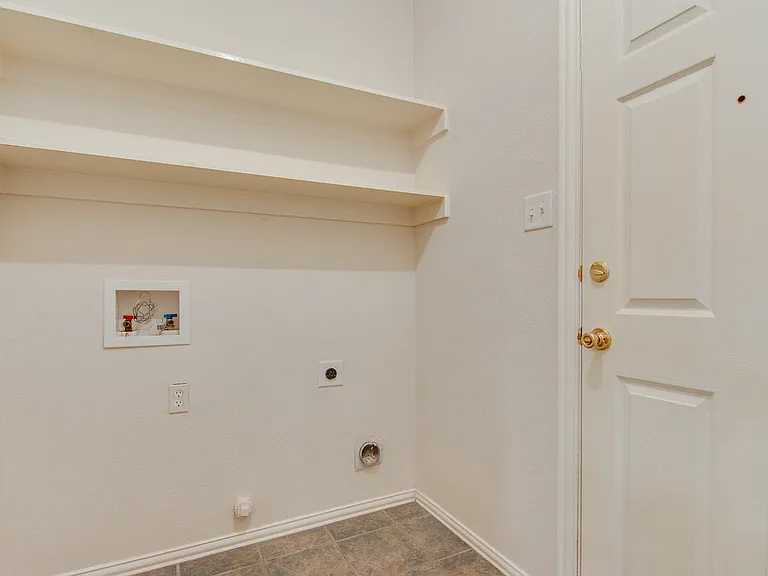 1133 Hillwood Dr — Photo 7