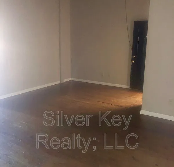 217 E Washington Ave #H — Photo 4