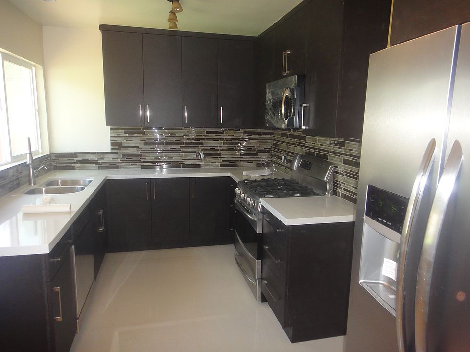 New Kitchen w/SS appliances.