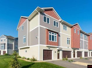 2243 Rolling Green Trl, Mankato, MN 56003