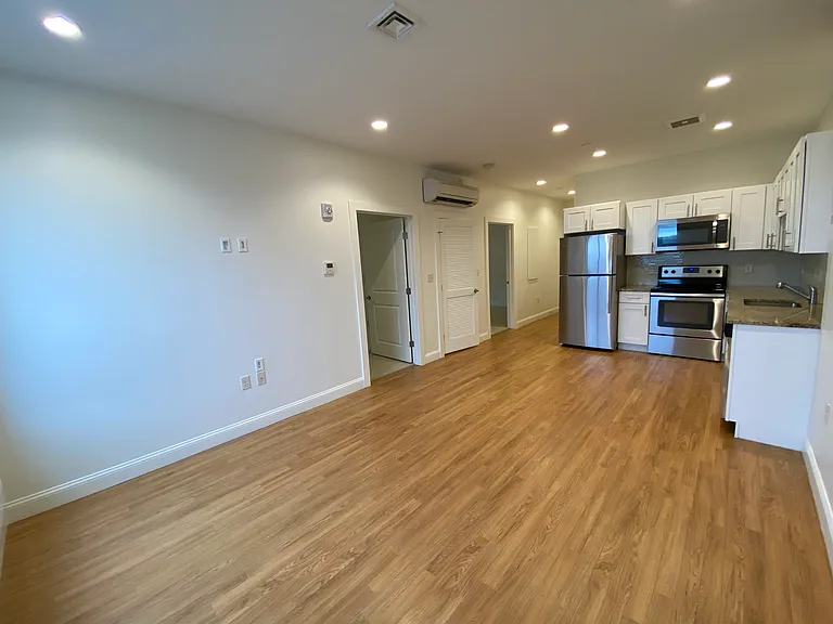 Red Oak at 875 Elm Street — Photo 44