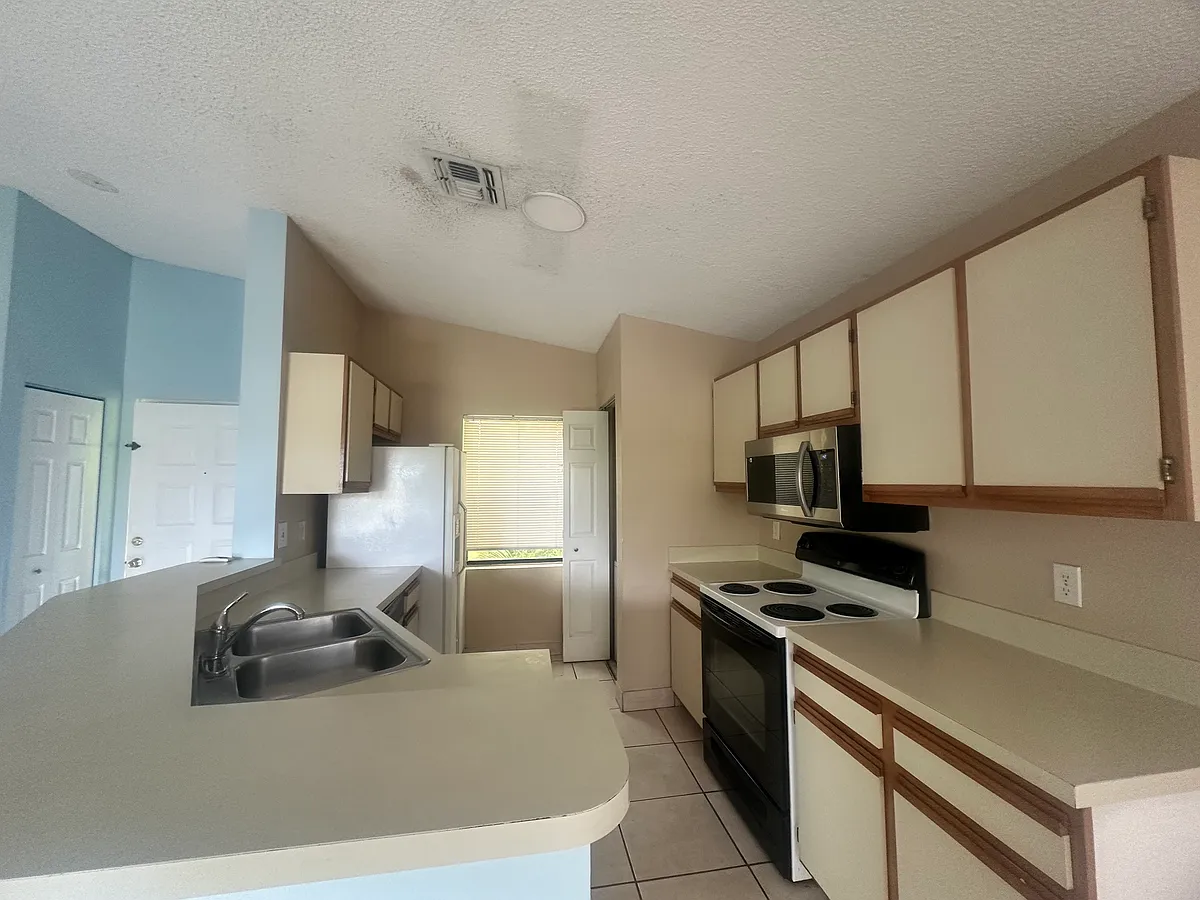 Building Photo - 9999 Summerbreeze Dr #315AB