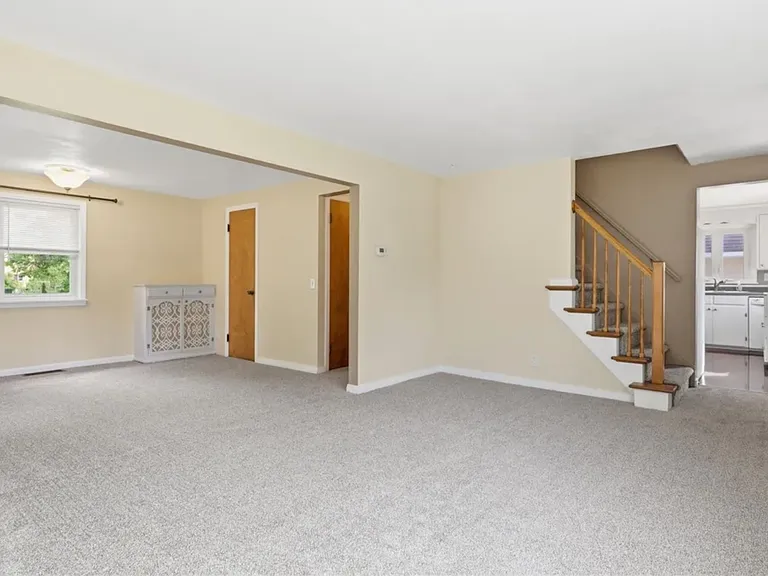 27 Pleasant View Dr — Photo 6