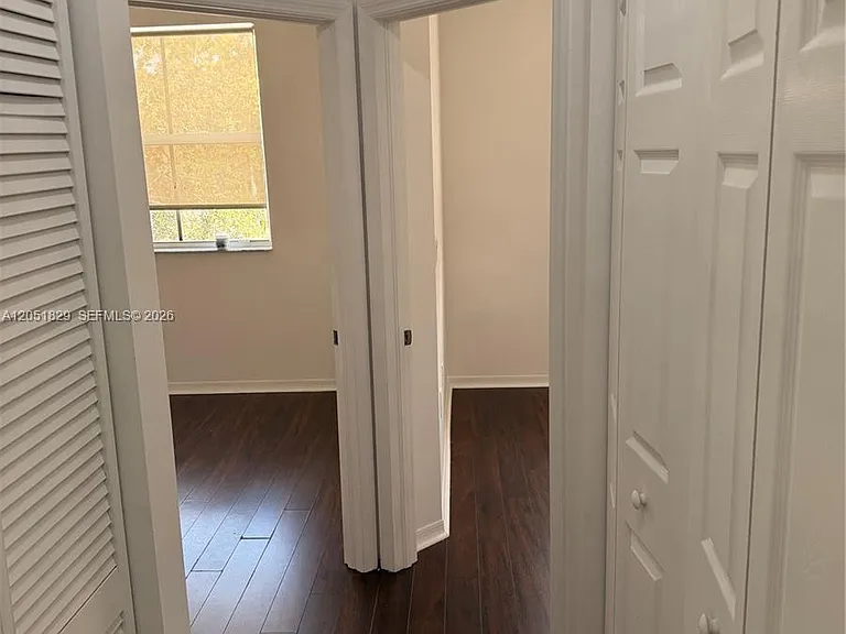 906 SW 143rd Ave — Photo 5