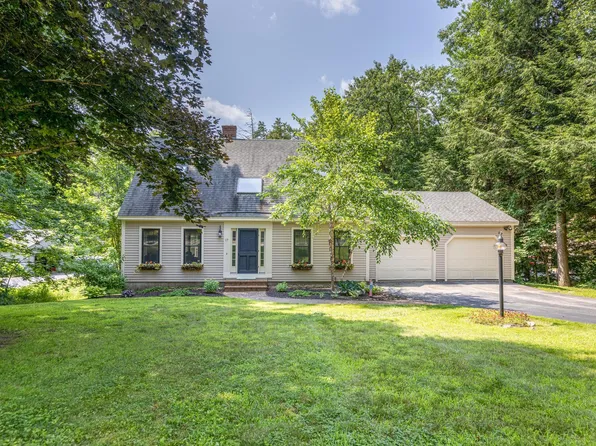 17 Meadow Crossing Drive, Gorham, ME 04038