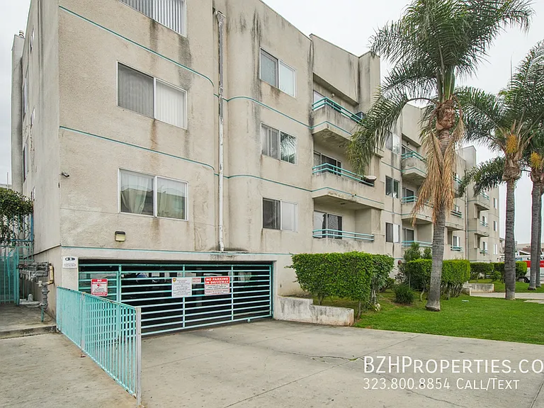 870 Crenshaw — Photo 21