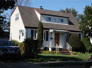 390 2nd Pl, Uniondale, NY 11553