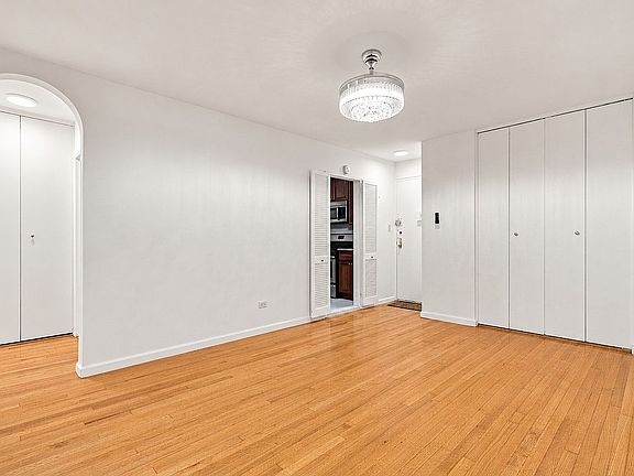 5th image of 665 Thwaites Pl APT 3A