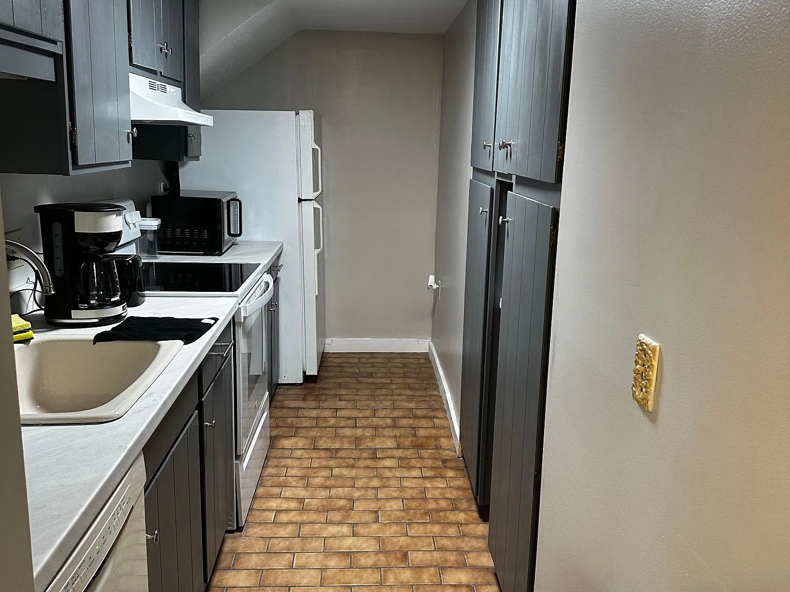 2 bed, $1,300 — Photo 2